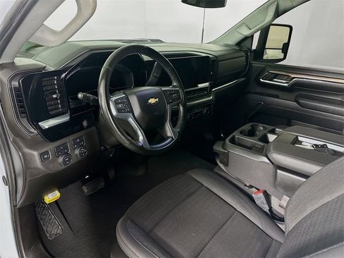 Used 2024 Chevrolet Silverado 2500 LT image 30