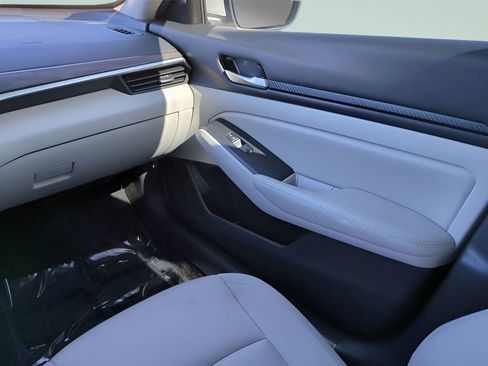 Used 2024 Nissan Altima 2.5 SV w/ SV Premium Package image 15