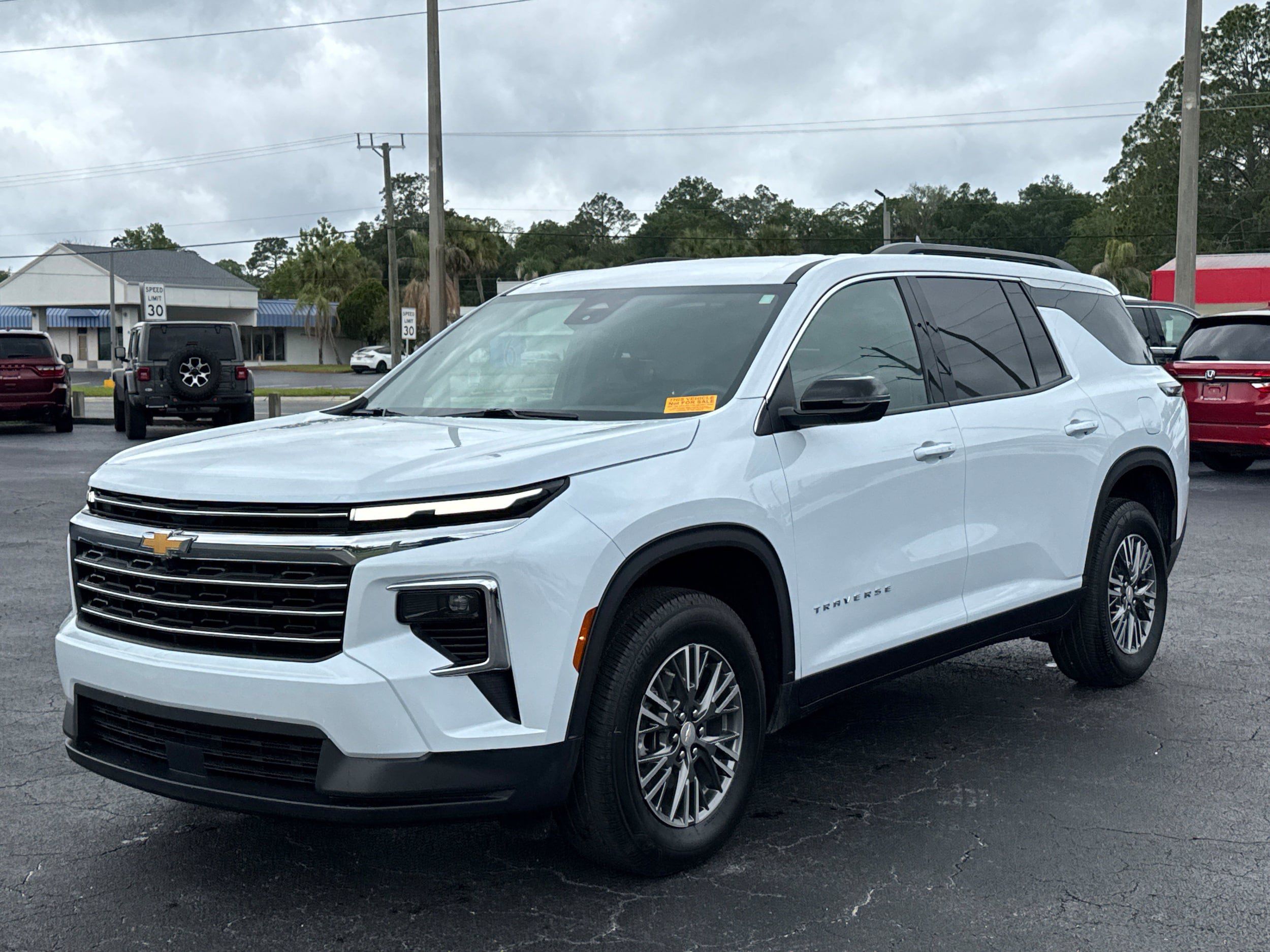 Used 2026 Chevrolet Traverse LT FWD image 4
