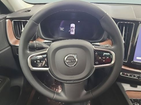 Used 2023 Volvo XC60 B5 Plus AWD/4WD image 25