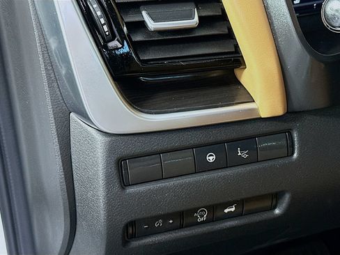 Certified 2023 Nissan Rogue Platinum w/ Platinum Premium Package AWD/4WD image 10