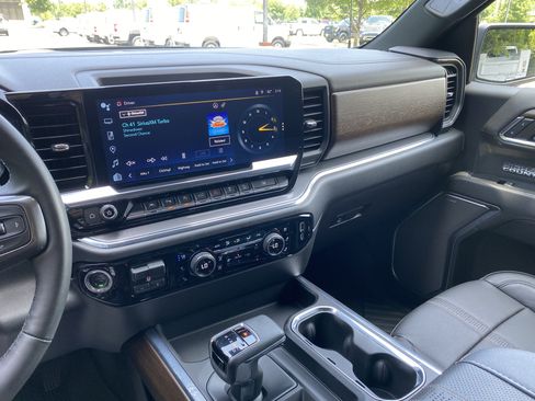 Used 2024 Chevrolet Silverado 1500 High Country w/ Technology Package AWD/4WD image 25