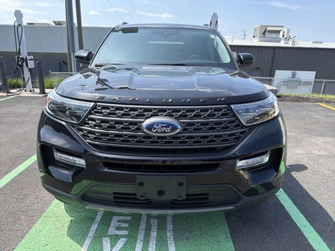 Used 2023 Ford Explorer XLT w/ Equipment Group 202A AWD/4WD image 3