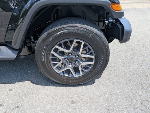 New 2026 Jeep Wrangler Unlimited Sahara AWD/4WD image 13