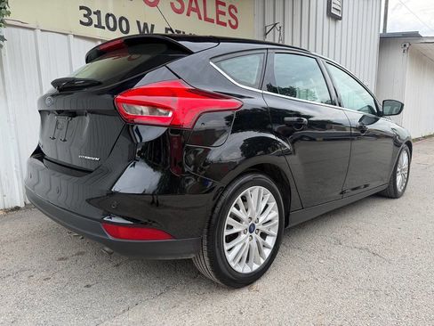 Used 2017 Ford Focus Titanium w/ Titanium Technology Package FWD image 4