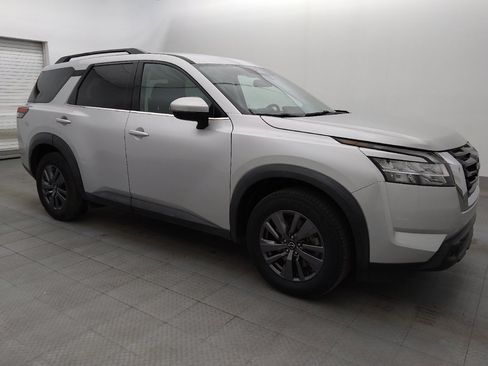Used 2022 Nissan Pathfinder SV FWD image 11