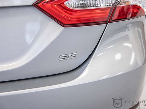 Used 2020 Toyota Camry SE FWD image 14