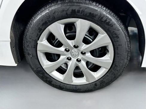 Used 2025 Toyota Corolla LE image 28