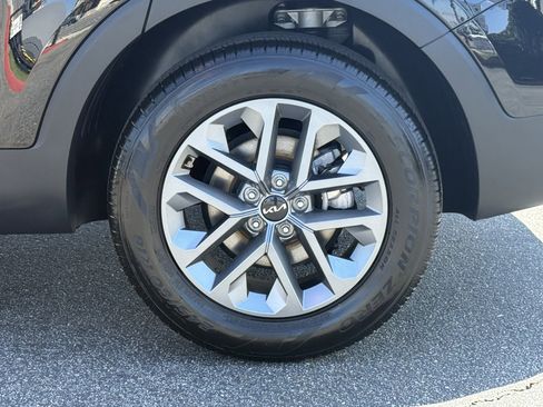 Certified 2025 Kia Telluride LX image 11