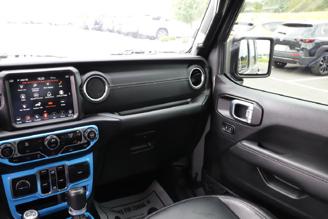 Used 2022 Jeep Wrangler Unlimited Sahara AWD/4WD image 27