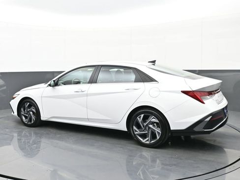 Certified 2024 Hyundai Elantra SEL w/ Convenience Package image 6