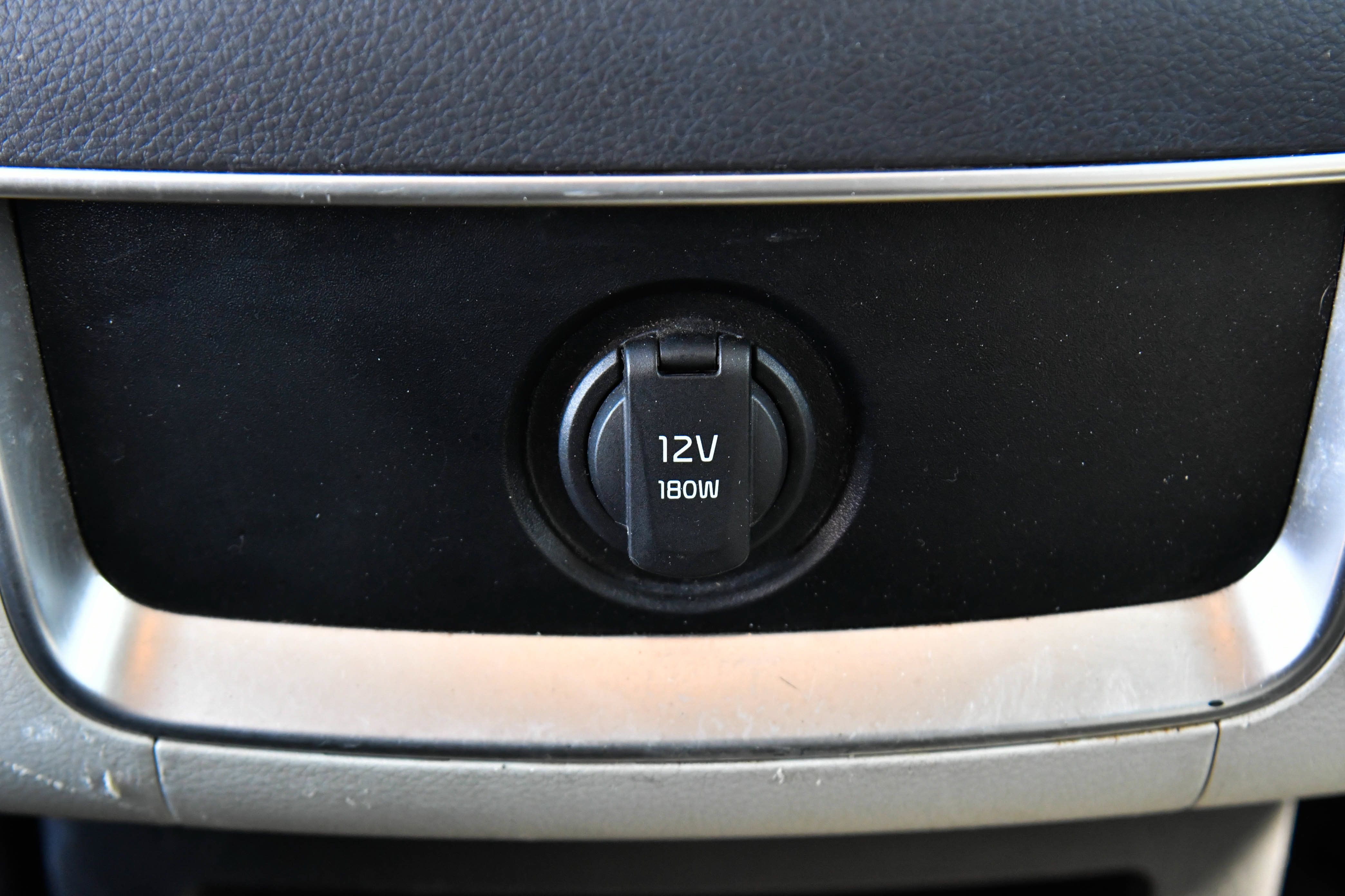 Used 2023 Kia Carnival LX FWD image 40