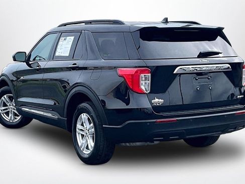 Used 2023 Ford Explorer XLT AWD/4WD image 5