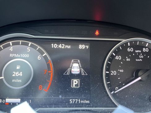 Used 2025 Nissan Versa SV w/ Trunk Package FWD image 16
