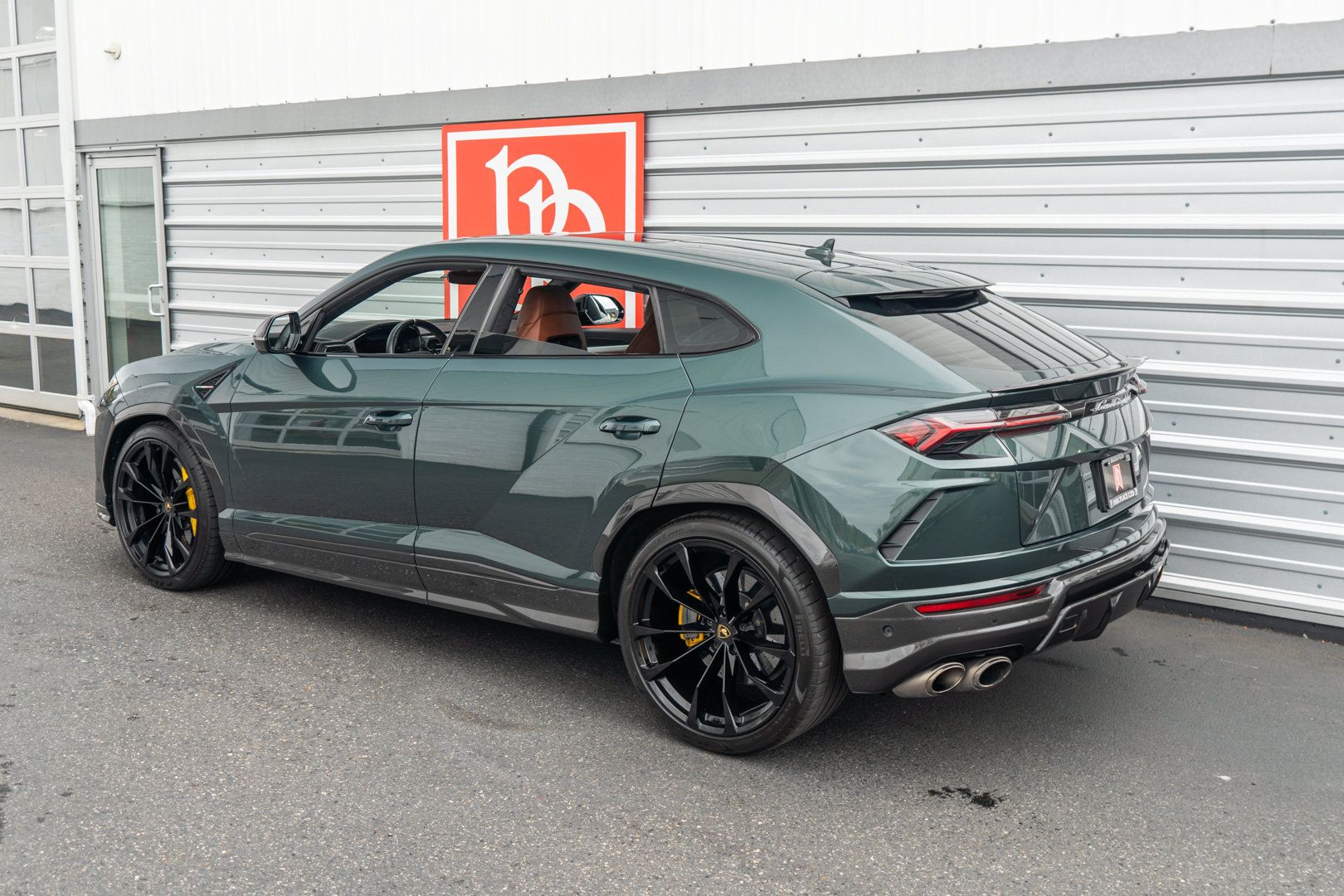 Used 2022 Lamborghini Urus AWD/4WD image 43