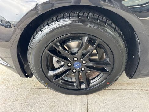 Certified 2018 Ford Fusion SE w/ Fusion SE Technology Package FWD image 17