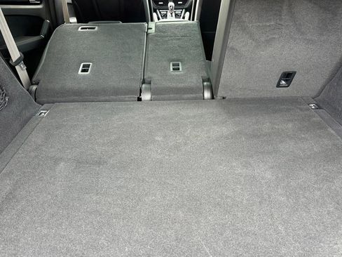 Used 2023 Porsche Cayenne Platinum Edition image 35