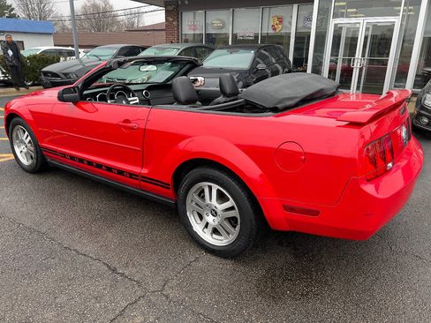 Used 2006 Ford Mustang Convertible image 14