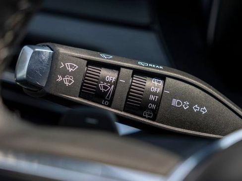 Used 2025 GMC Acadia Elevation AWD/4WD image 39