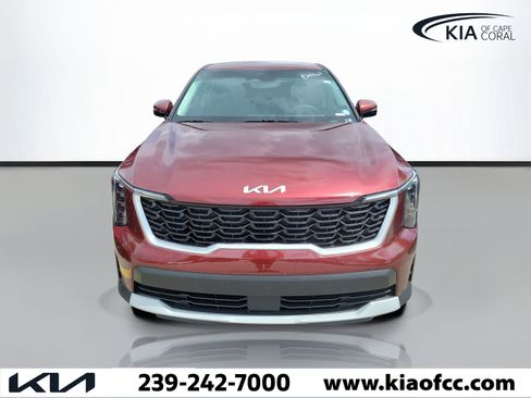 Certified 2025 Kia Sorento LX FWD image 2