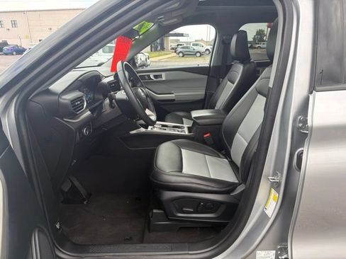 Used 2023 Ford Explorer XLT w/ Equipment Group 202A AWD/4WD image 11