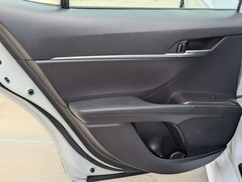 Used 2023 Toyota Camry SE image 14