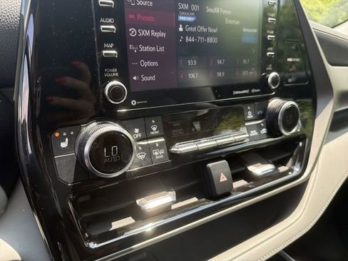 Used 2021 Toyota Highlander XLE AWD/4WD image 33