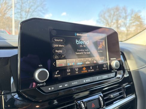 New 2025 Nissan Pathfinder SV w/ Black Appearance Package image 18