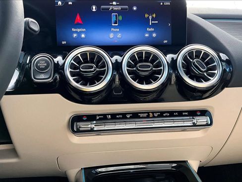 Used 2025 Mercedes-Benz GLA 250 image 35