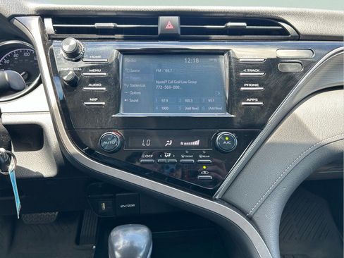 Used 2019 Toyota Camry SE FWD image 16