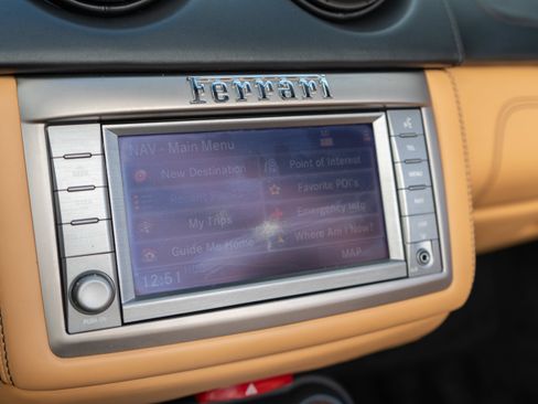Used 2011 Ferrari California RWD image 21