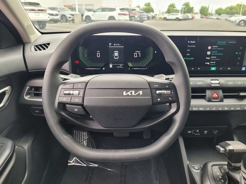 Used 2025 Kia K4 FWD image 17