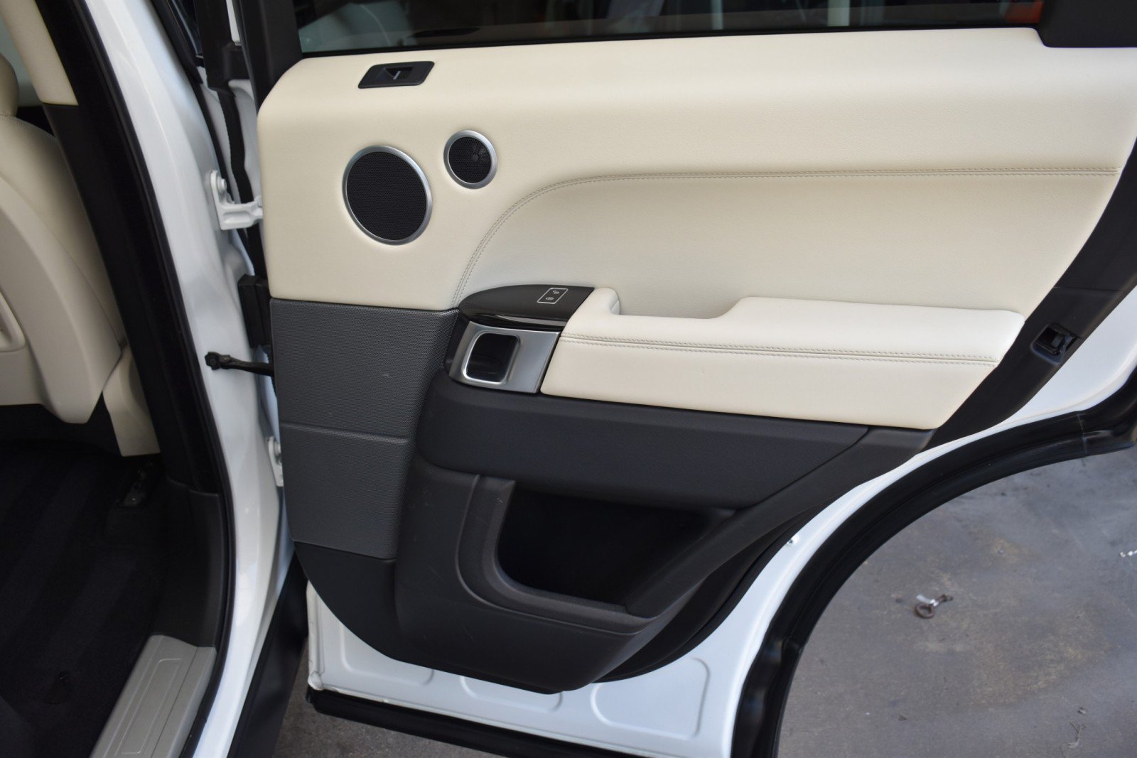 Used 2015 Land Rover Range Rover Sport HSE AWD/4WD image 36