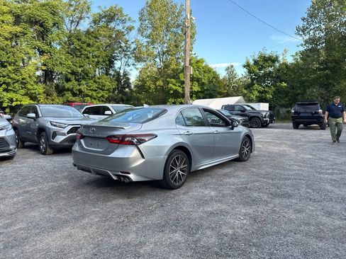 Used 2023 Toyota Camry SE FWD image 5