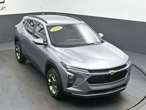 Used 2025 Chevrolet Trax LT w/ Driver Confidence Package FWD image 49