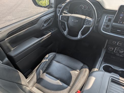 Used 2021 Chevrolet Tahoe Z71 w/ Luxury Package AWD/4WD image 9