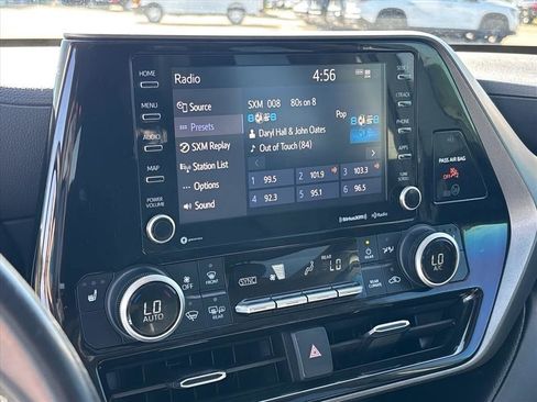 Used 2021 Toyota Highlander XLE AWD/4WD image 4