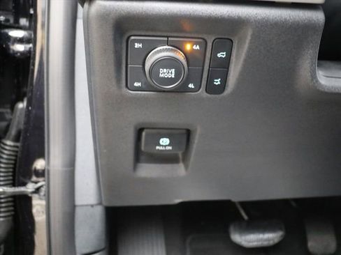 Used 2025 Ford Expedition Active image 30