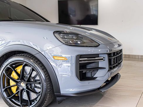Used 2024 Porsche Cayenne Turbo GT AWD/4WD image 3