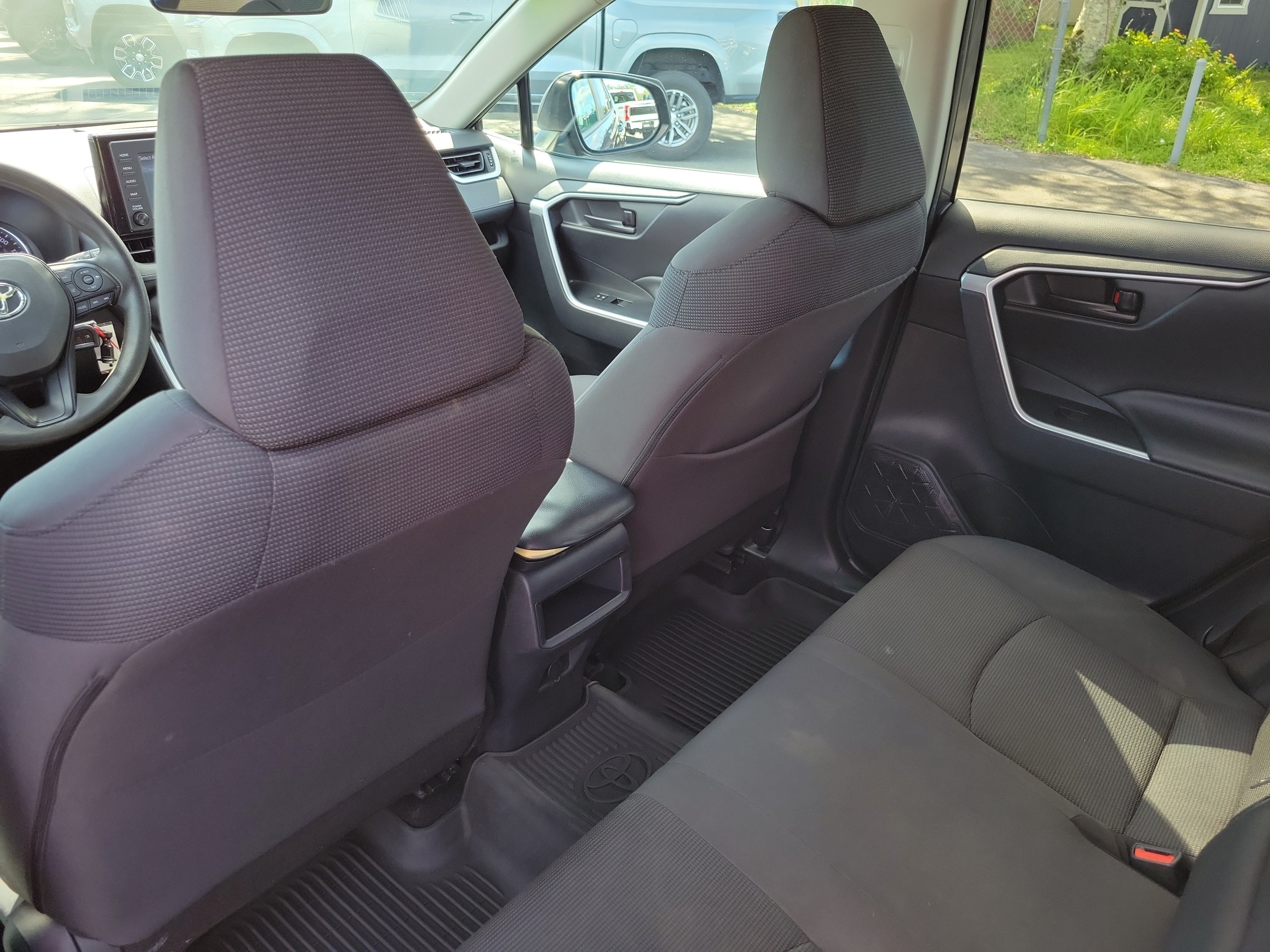 Used 2019 Toyota RAV4 LE FWD image 20