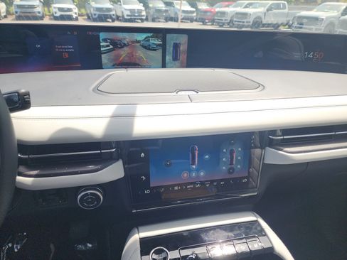 New 2026 Lincoln Navigator L Black Label AWD/4WD image 36