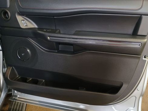 Used 2024 Ford Expedition Limited image 26