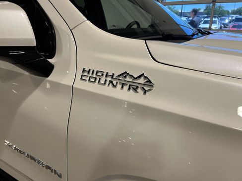 Used 2025 Chevrolet Suburban High Country AWD/4WD image 50