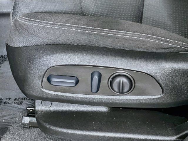 Used 2023 GMC Terrain SLE w/ Driver Convenience Package FWD image 11
