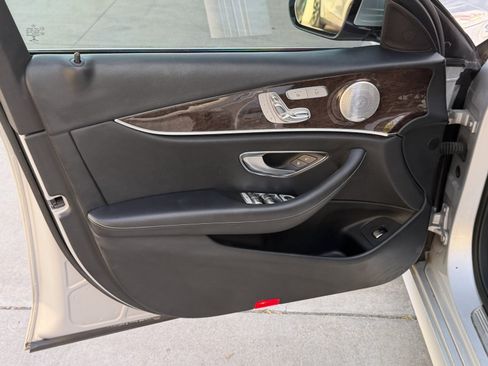 Used 2017 Mercedes-Benz E 300 4MATIC image 22