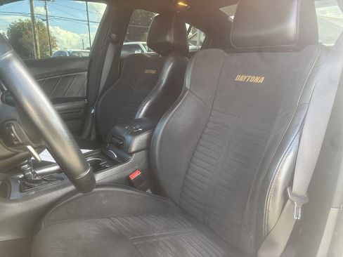 Used 2017 Dodge Charger R/T image 8