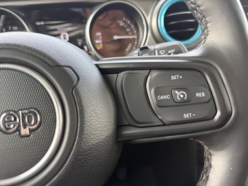 Used 2023 Jeep Wrangler Unlimited w/ Cold Weather Group AWD/4WD image 27
