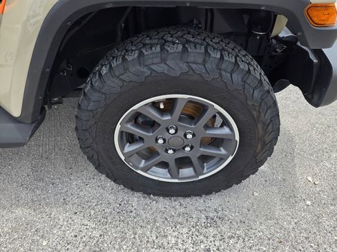 Used 2020 Jeep Gladiator Overland AWD/4WD image 19