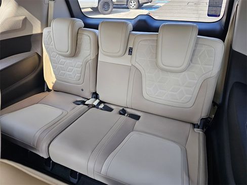 New 2026 Nissan Armada Platinum image 6