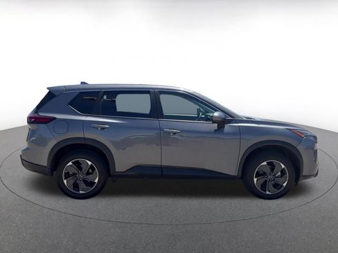 Used 2025 Nissan Rogue SV AWD/4WD image 16